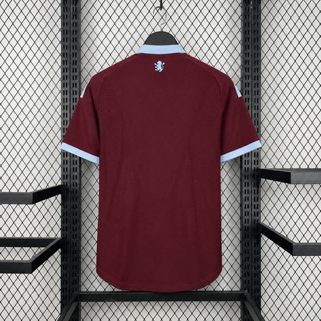 Camiseta Aston Villa 26-27 local vista trasera con detalles azul claro en cuello y mangas