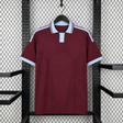Camiseta Aston Villa 26-27 local vista frontal en color burdeos con cuello azul claro