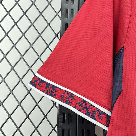 Detalle de manga de la Camiseta Chequia 26-27 Local Mundial 2026 con ribete decorativo