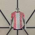 Camiseta Croacia 26-27 Local Player Mundial 2026 vista frontal con cuadros rojos y base blanca