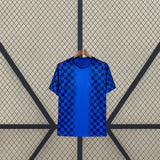 Camiseta Croacia 26-27 Visitante Mundial 2026 vista frontal en azul con cuadros laterales