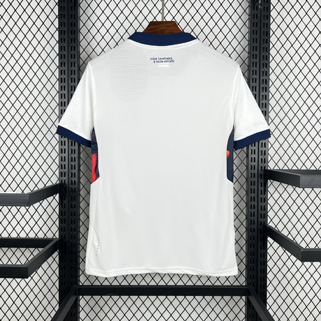 Camiseta Ecuador 26-27 tercera equipación vista trasera blanca con cuello azul marino