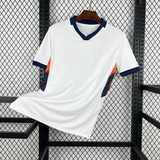 Camiseta Ecuador 26-27 tercera equipación vista frontal en color blanco con cuello azul marino