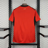 Vista trasera de la camiseta Egipto 26-27 local en color rojo con detalles negros