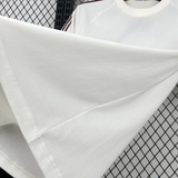 Detalle del tejido de la Camiseta España 26-27 Casual Edición Especial en blanco roto