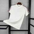 Camiseta España 26-27 Casual Edición Especial vista frontal en blanco roto con detalles burdeos