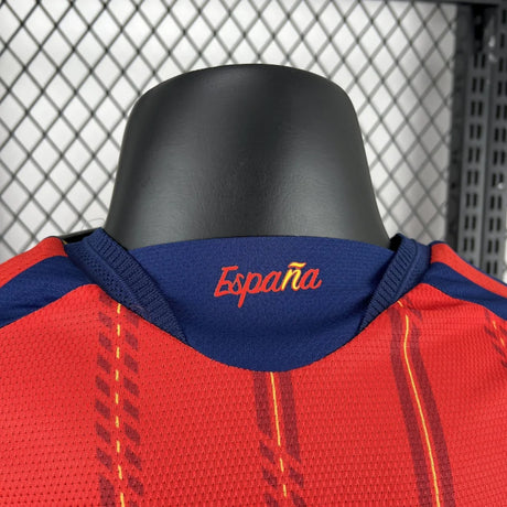 Detalle del cuello con texto España de la Camiseta España 26-27 Local Player Mundial 2026
