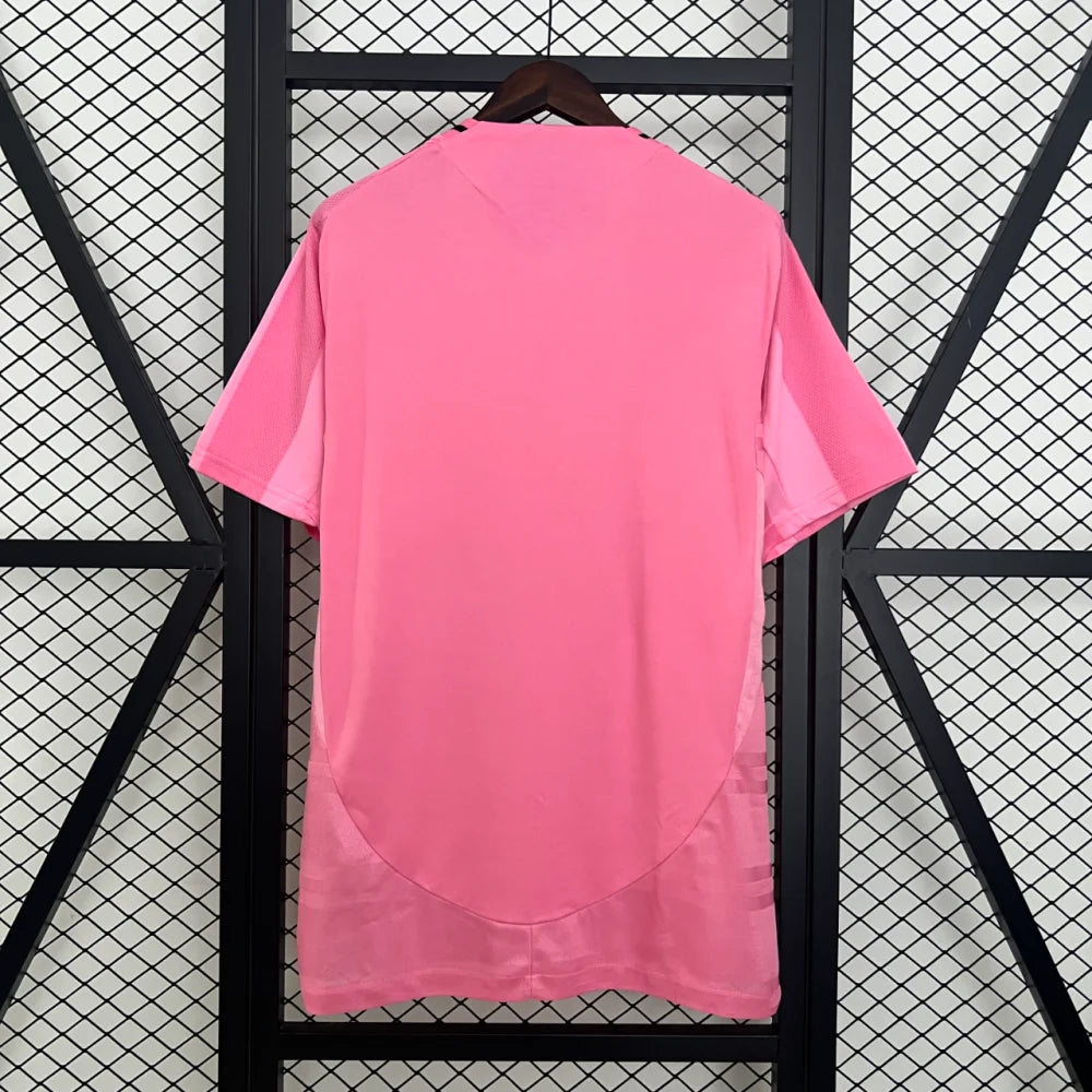 Vista trasera de la camiseta Inter Miami 26-27 local en rosa con espalda lisa y paneles laterales