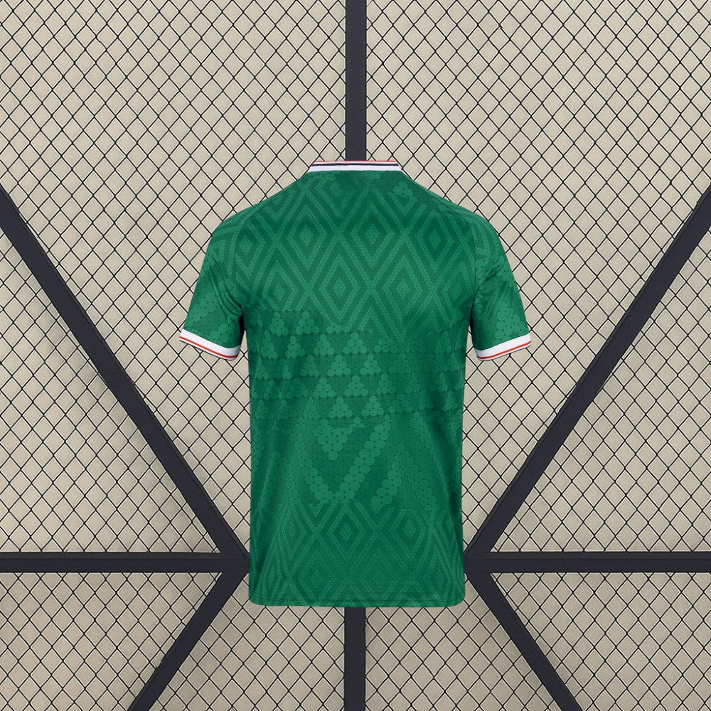 Vista trasera de la camiseta Irak 26-27 visitante Mundial 2026 en verde con diseño geométrico tonal