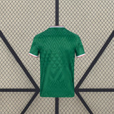 Vista trasera de la camiseta Irak 26-27 visitante Mundial 2026 en verde con diseño geométrico tonal