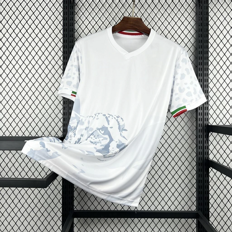 Maglia Irán 26-27 Home vista frontal en color blanco con gráfico felino en gris claro