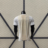 Vista trasera de la camiseta Marruecos 26-27 visitante Player Mundial 2026 y cuello verde y rojo