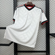 Maglia Messico 26-27 Away Mondiali 2026 blanca vista frontal con cuello en V y detalles verdes y rojos