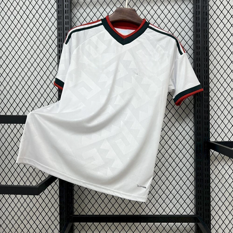 Maglia Messico 26-27 Away Mondiali 2026 blanca vista frontal con cuello en V y detalles verdes y rojos