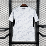 Vista trasera de la camiseta Nueva Zelanda 26-27 local Mundial 2026 con patrón gris y detalle en el cuello