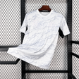 Camiseta Nueva Zelanda 26-27 local Mundial 2026 vista frontal en blanco con estampado gris y paneles negros