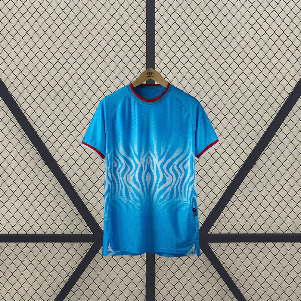 Camiseta RD Congo 26-27 local Mundial 2026 vista frontal en azul con gráfico central y detalles rojos