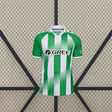 Camiseta Real Betis 26-27 local vista frontal con franjas verdes y blancas y cuello polo