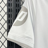 Detalle de manga blanca de la Camiseta R.M. 26-27 Edición Especial Aniversario 125 años