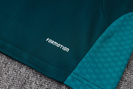 Detalle del bajo de la camiseta del Chándal R.M. 26-27 Media Cremallera Modelo 2