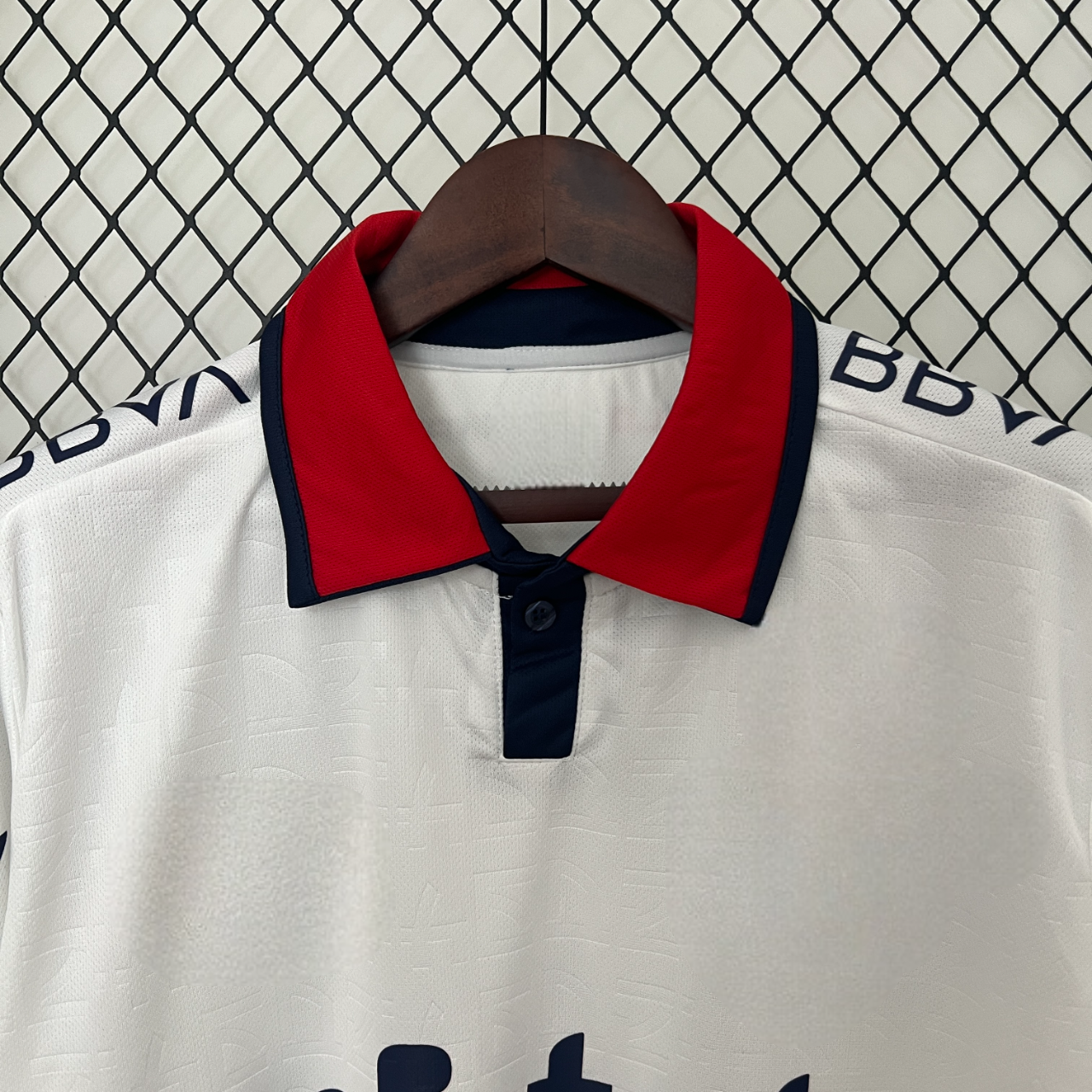 Camiseta Nacional 24-25, Local
