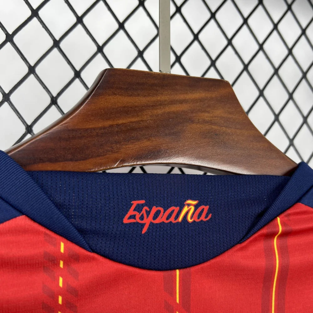 Detalle interior del cuello de la camiseta España local Mundial 2026