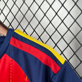 Detalle del hombro de la equipación España local niño Mundial 2026