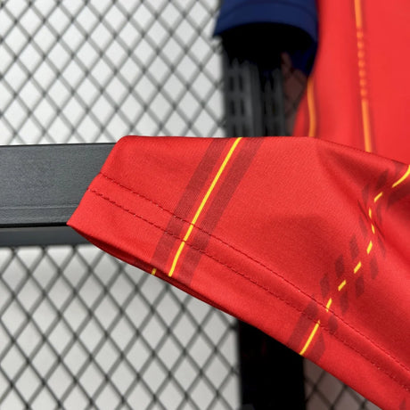 Detalle de la manga de la camiseta España 26-27 local Mundial 2026