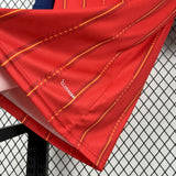 Detalle del tejido y patrón de la camiseta España local Mundial 2026