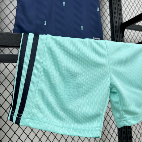 Detalle del pantalón verde agua de la Equipación Alemania 26-27 Visitante Niño Mundial 2026