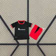 Equipación Athletic de Bilbao 26-27 visitante niño frontal con camiseta negra y pantalón rojo