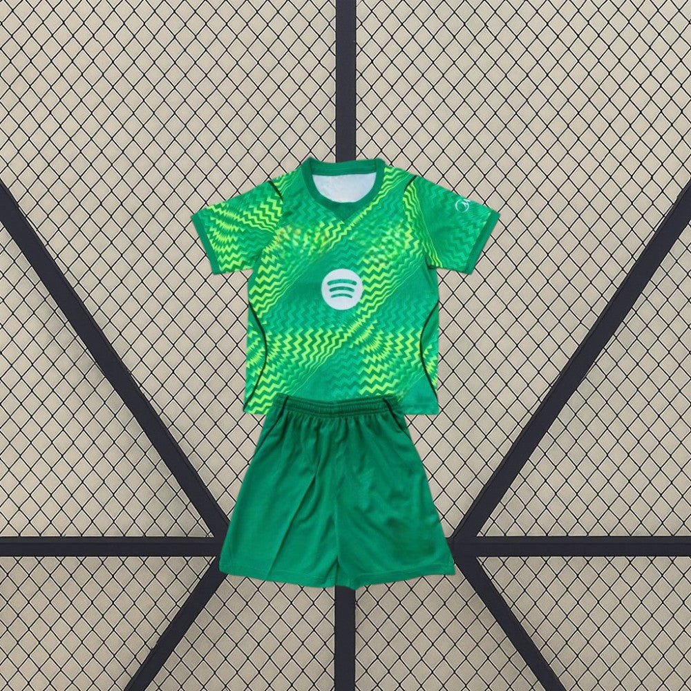 Equipación Barcelona 26-27 portero verde niño con camiseta estampada y pantalón corto verde