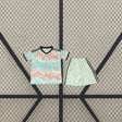 Equipación Bélgica 26-27 Visitante Niño Mundial 2026 con camiseta clara y pantalón vista frontal