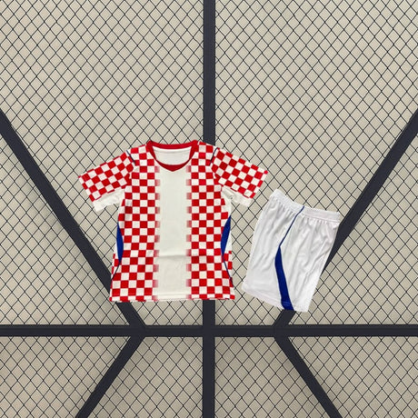Equipación Croacia niño 26-27 local Mundial 2026 con camiseta de cuadros rojos y blancos y pantalón blanco