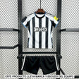 Equipación Newcastle 25-26 Local Niño Equipación Niño
