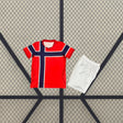 Equipación Noruega 26-27 local niño Mundial 2026 con camiseta roja y pantalón blanco