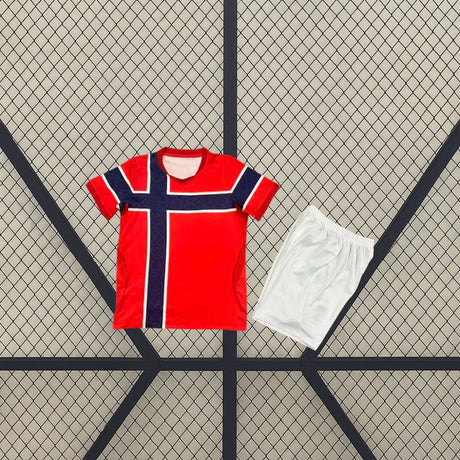 Completo calcio bambino Norvegia 26-27 Home Mondiali 2026 con maglia rossa y pantaloncini bianco