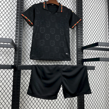 Conjunto Equipación Portugal 25-26 Niño Pantera Negra con camiseta y pantalón negro