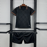 Equipación Portugal 25-26 Niño Pantera Negra vista frontal con camiseta y pantalón negro