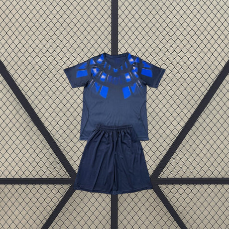 Conjunto frontal de la equipación Uruguay niño visitante 26-27 con camiseta y pantalón