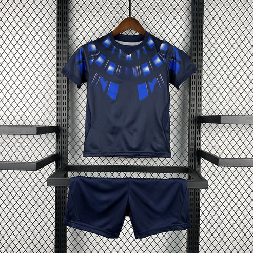 Equipación Uruguay niño 26-27 visitante Mundial 2026 con camiseta azul marino y pantalón a juego