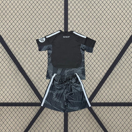 R.M. 26-27 Kids’ Black Goalkeeper Football Kit